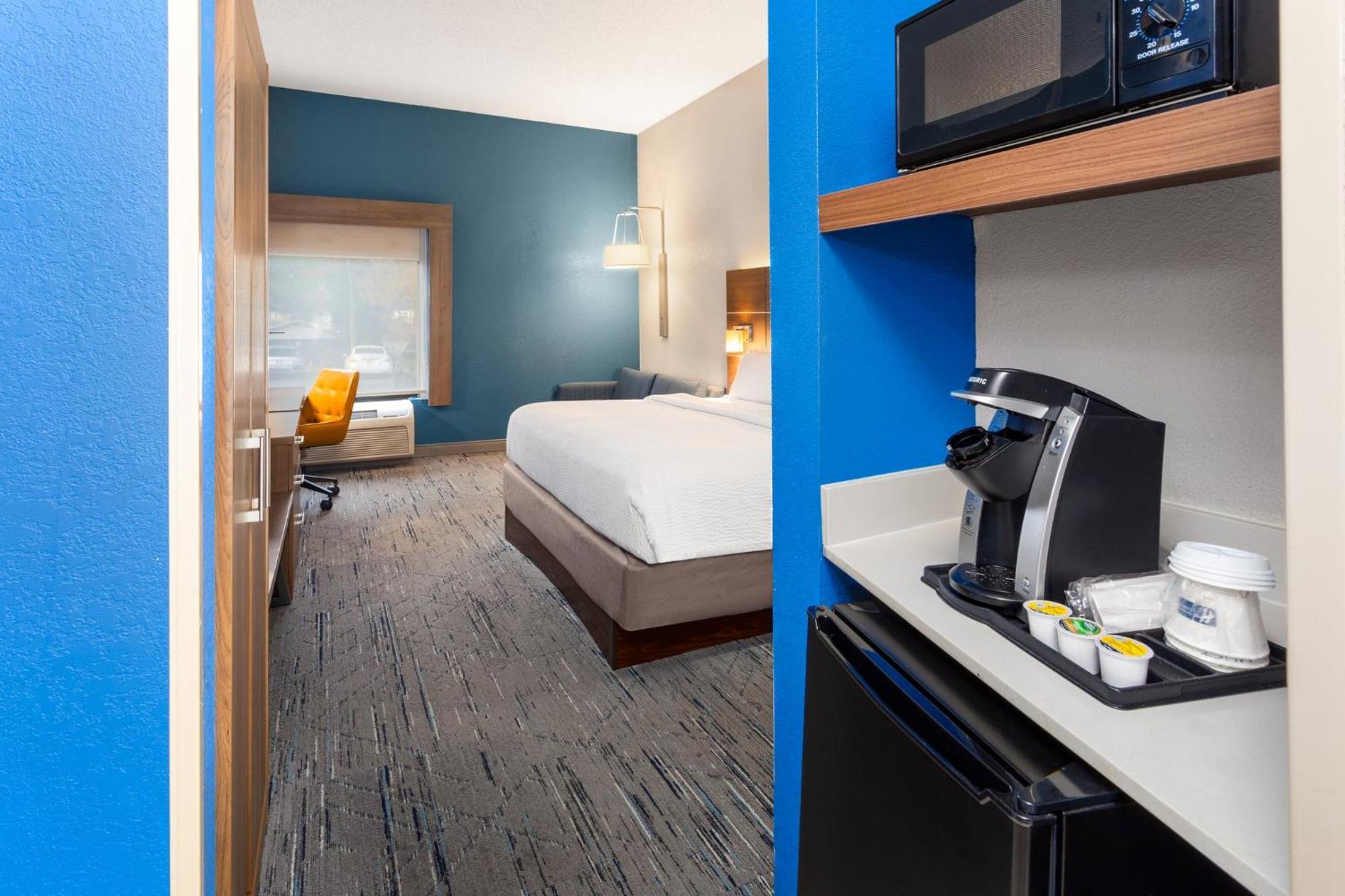 Holiday Inn Express - Ню Олбъни Екстериор снимка